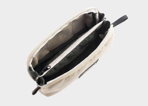 Bolsa de accesorios y tecnología de cáñamo beige