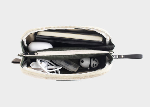 Bolsa de accesorios y tecnología de cáñamo beige